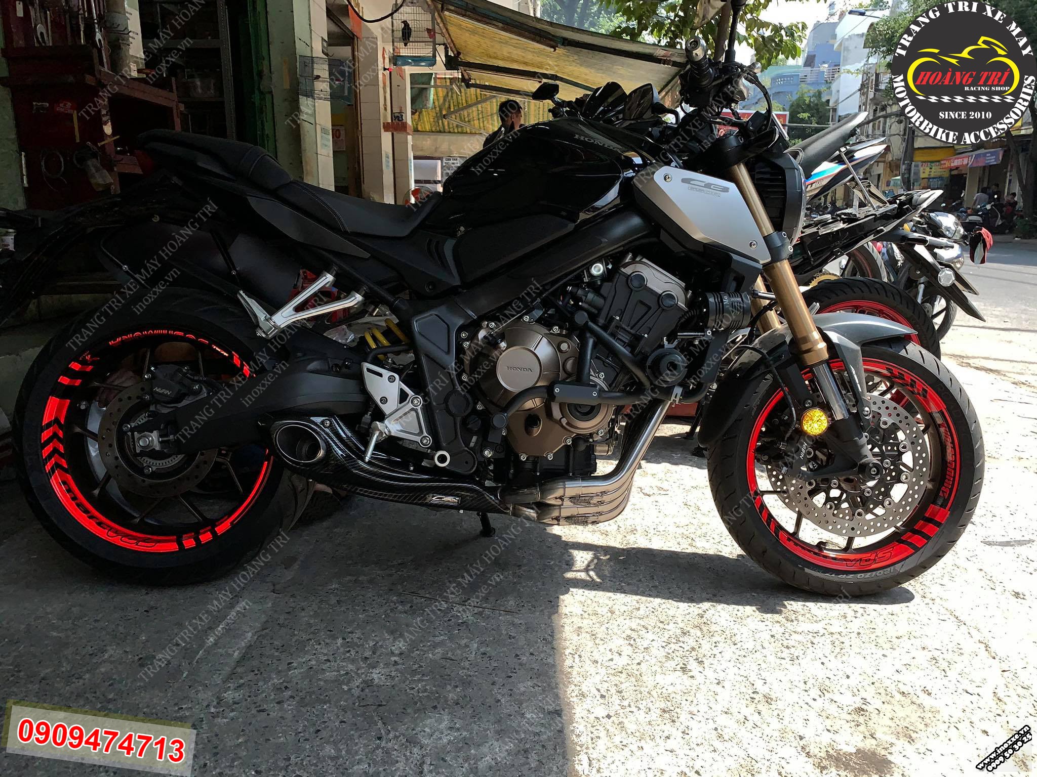 Dán tem bánh mâm phản quang cho xe CB650R